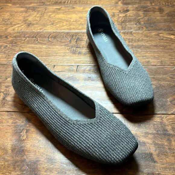 Vivaia Gray Square-Toe V-Cut Flats (Margot 2.0), size 7 - Picture 1 of 10